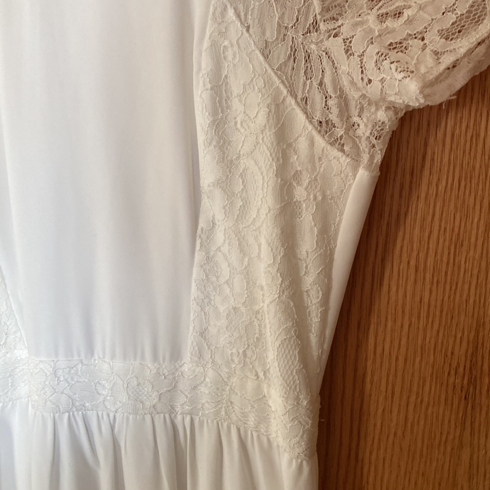 ASOS US Size 8 Flowy White Short Sleeved Dress w Lace Accents Falls Below Knee - Picture 7 of 8